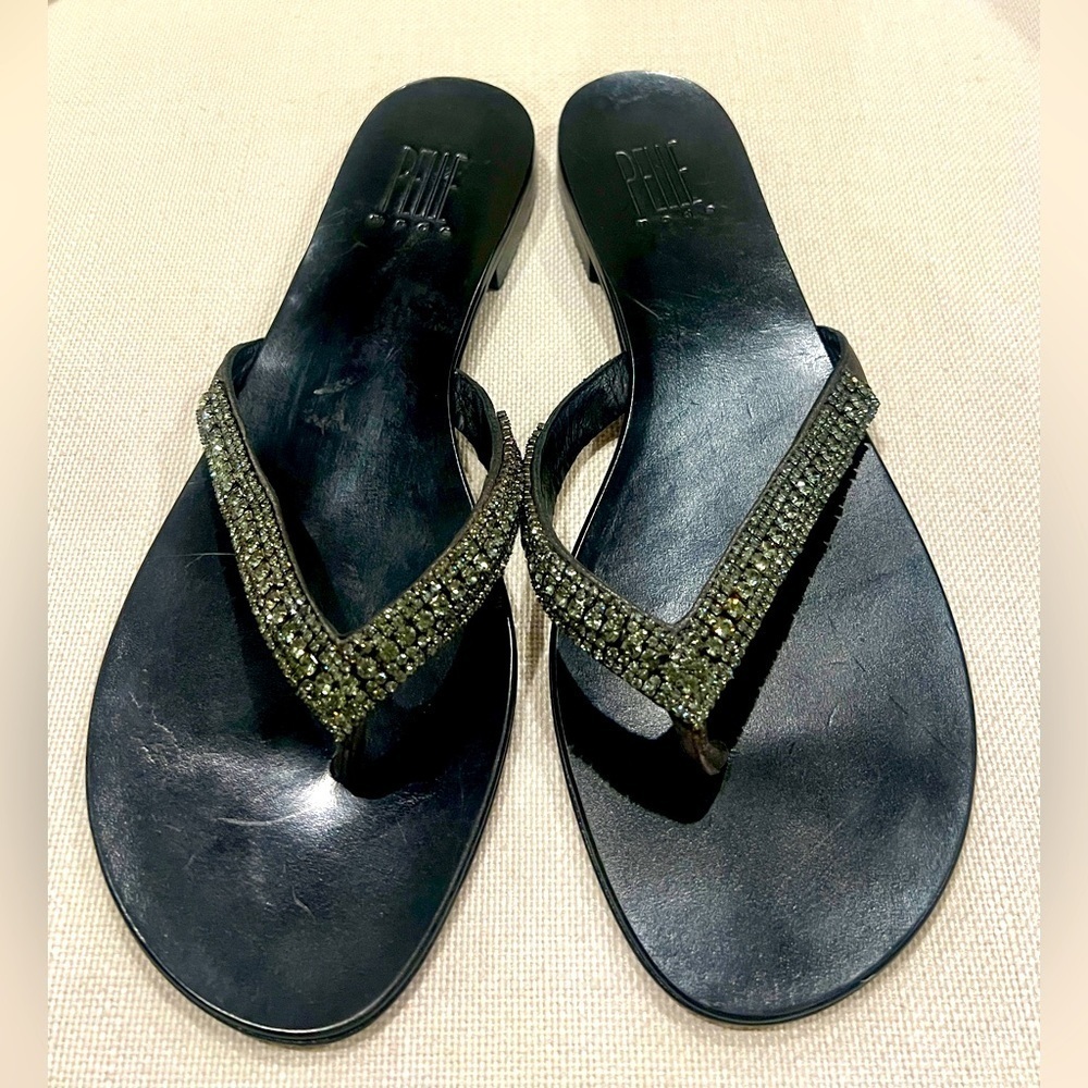 Pelle Moda leather sandals with metal accent, size 8 1/2